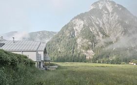 Urban Mountain Chalet With Lake View